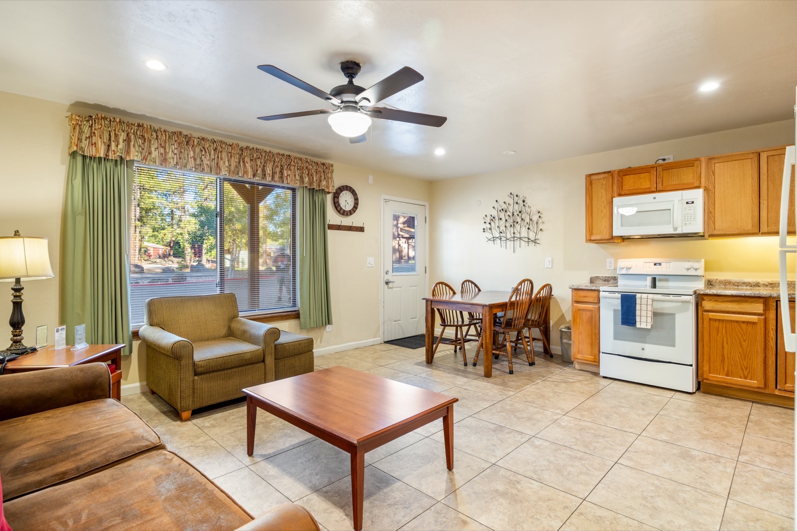 Pine Grand Canyon living area